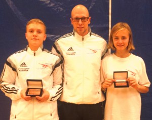 Bronzemedaillengewinner Alexander Diterle und Hannah Jolie Ulferts mit Trainer Eugen Kiefer