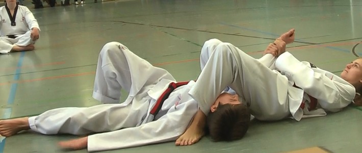 Fünf SPORTING Taekwondo Kämpfer bestehen Schwarzgurtprüfung