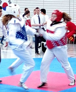 SPORTING Taekwondo Kämpferin Marlen Kohlberg mit einem Angriff im Finale der Thüringer Landesmeisterschaft 2016